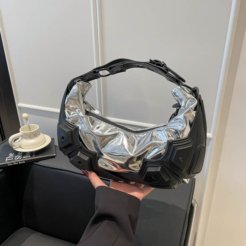 Ciemna, modna torebka w kształ – Women Bags 2026 Trends recenzja i cena