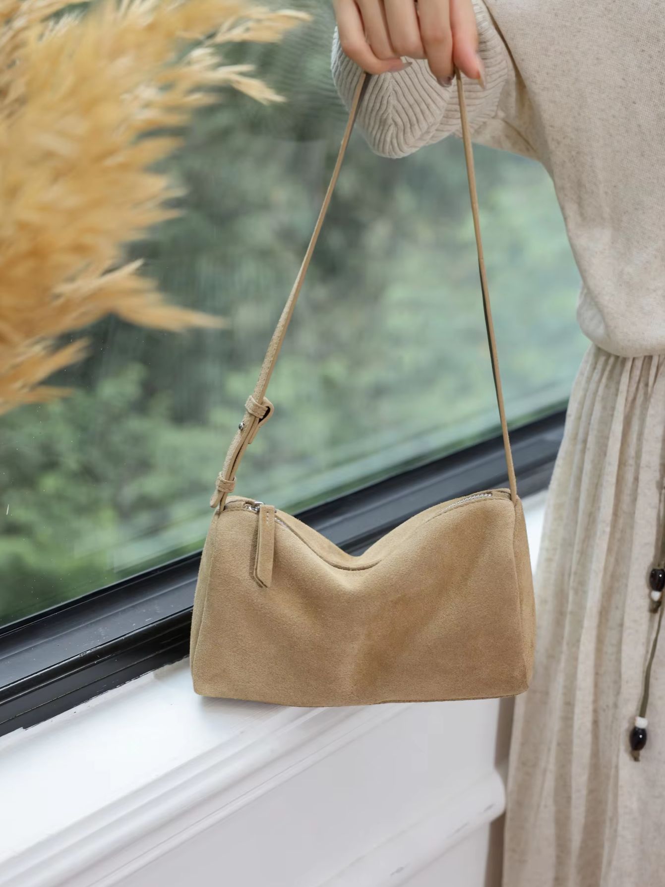 Matowa zamszowa torebka cylind – Women Bags 2026 Trends recenzja i cena