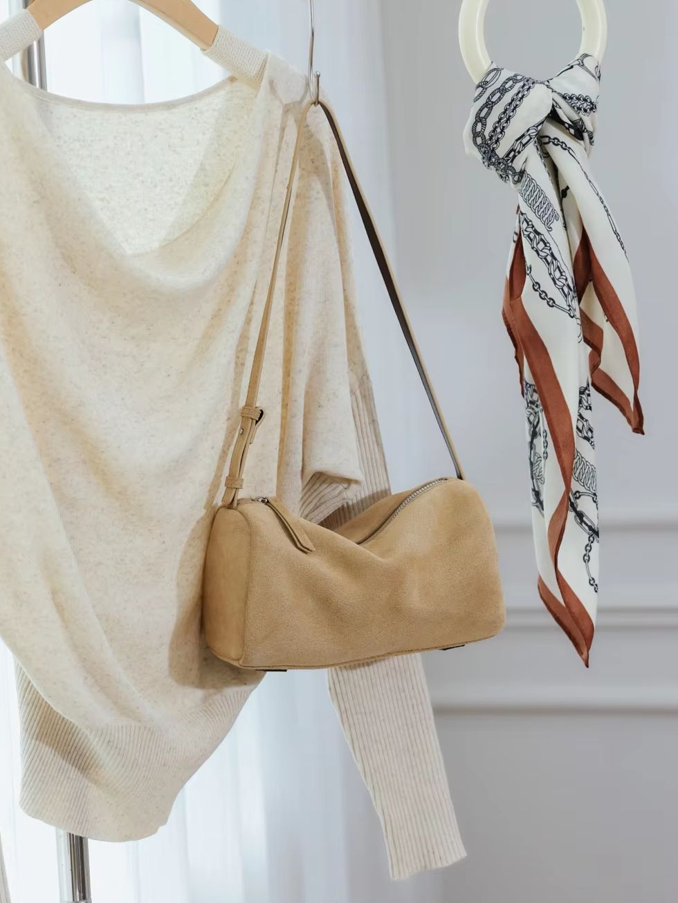 Matowa zamszowa torebka cylind – Women Bags 2026 Trends recenzja i cena